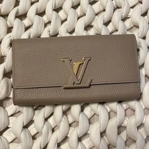 Louis Vuitton CAPUCINES WALLET